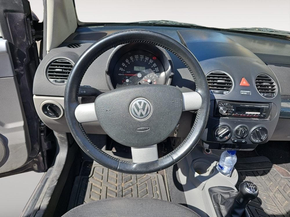 Volkswagen New Beetle 1.6 foto 13