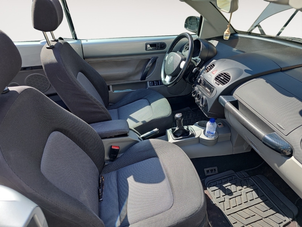 Volkswagen New Beetle 1.6 foto 16