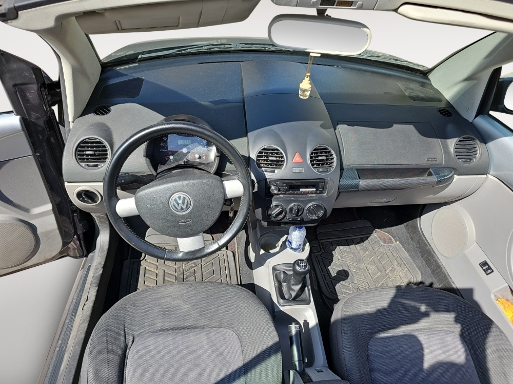 Volkswagen New Beetle 1.6 foto 11